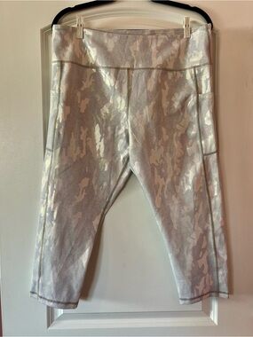 Zyia Active Silver Metallic Camo Capri Leggings